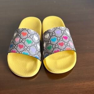 Gucci Yellow Heart-Print Kids Slide Sandals 2Y size